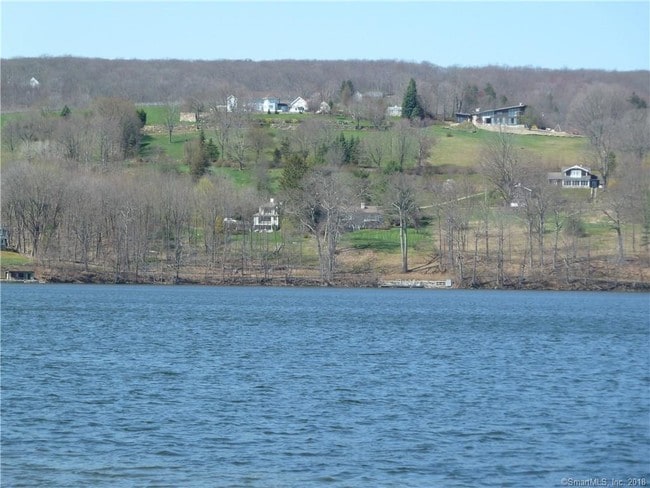 Building Photo - 149 W Shore Rd