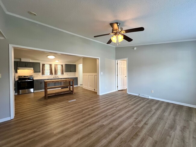Foto del edificio - 3-Bed, 2-Bath home in N. Asheville!