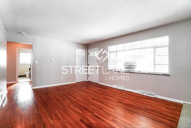 Building Photo - REDUCED! - Now offering $500 off first ful...