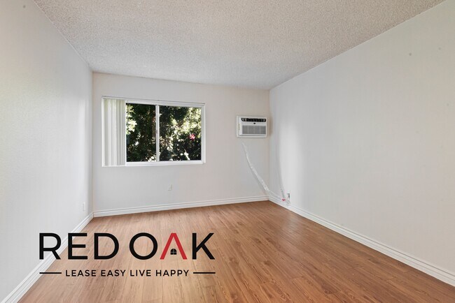 Foto del edificio - Beautiful One Bedroom with Large Private B...