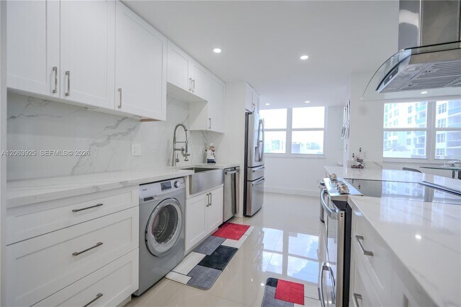 Building Photo - 2751 S Ocean Dr