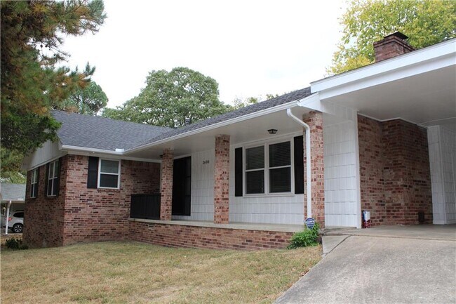 Building Photo - 2608 N Stagecoach Dr