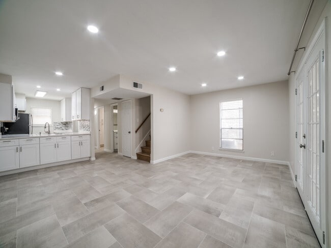Building Photo - 122 E Terra Alta Dr