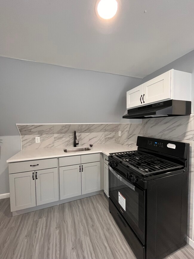 Building Photo - 130 Wade St