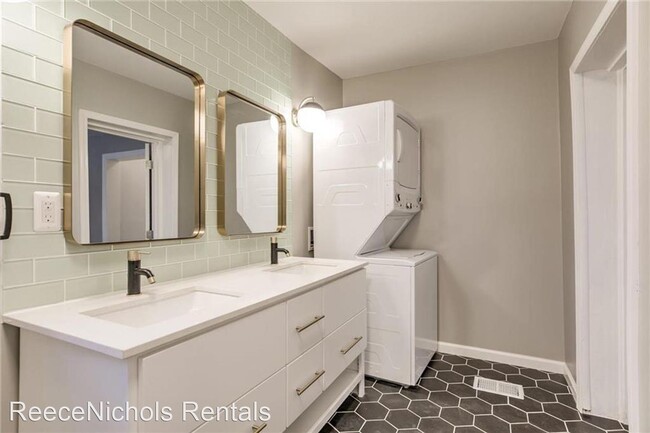 Building Photo - 2 br, 1 bath House - 1837 Mercier St.