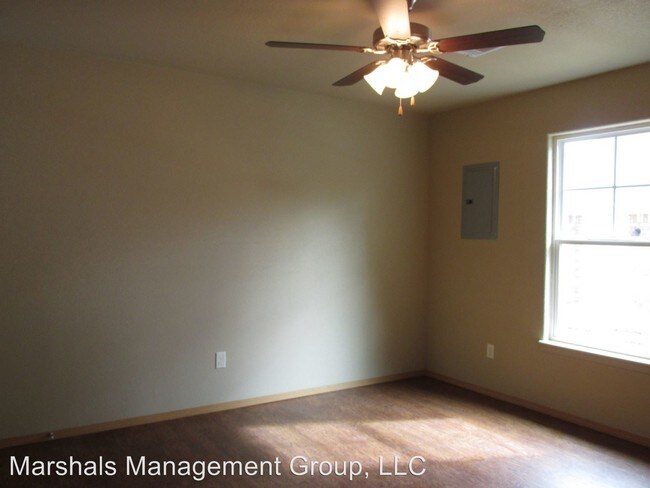 Building Photo - 930 Cavanaugh Rd