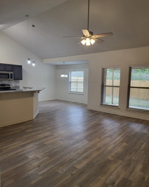 Building Photo - Lakeridge Villas