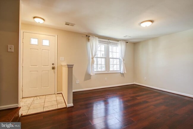 Building Photo - 6324 Lightburn Ct