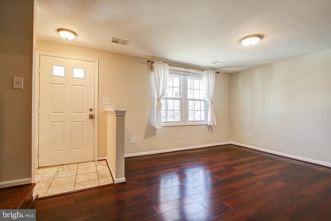 Foto del edificio - 6324 Lightburn Ct