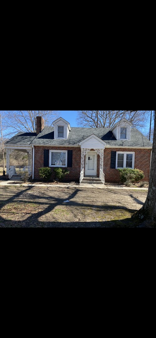 Building Photo - 4 Bedroom House / South Jackson