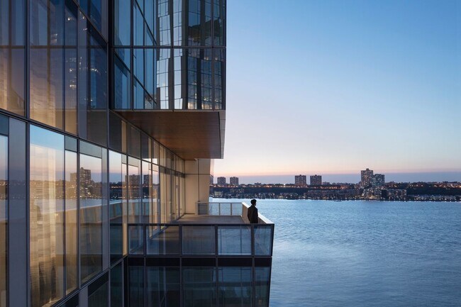 Building Photo - 675 W 59th St