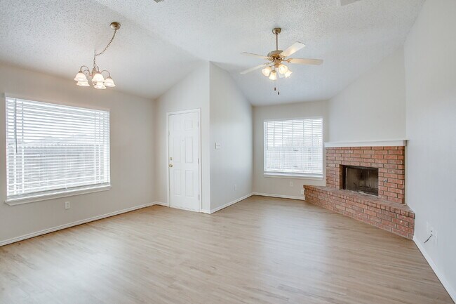 Building Photo - Updated home in South Lubbock!