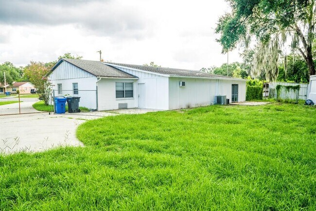 Foto del edificio - 6913 Mathers Ln