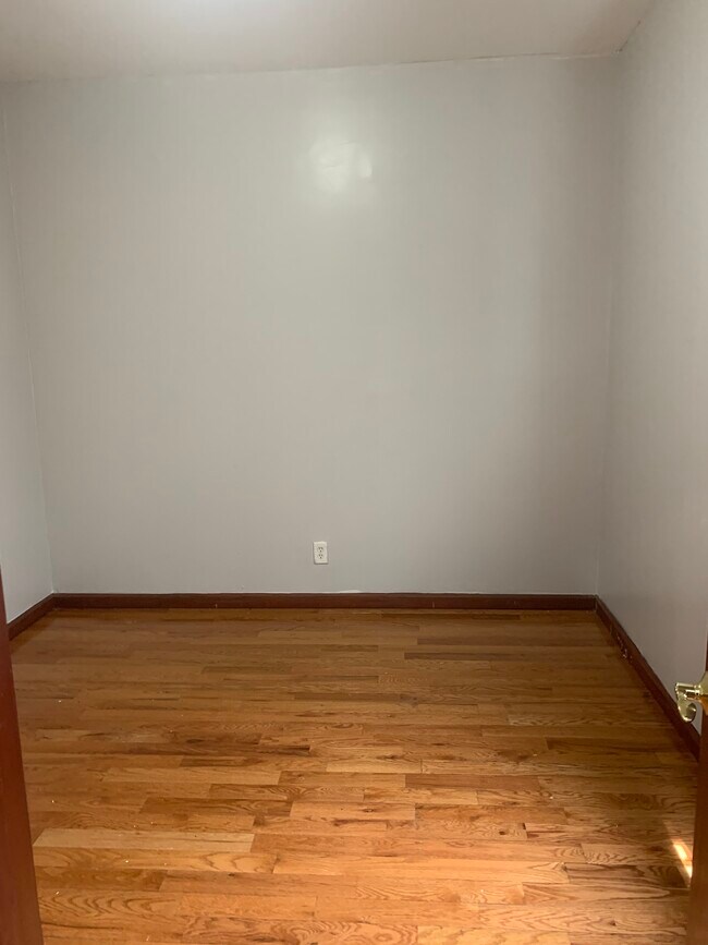 Building Photo - 388 E 2nd St