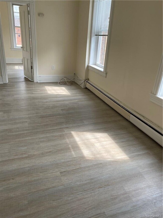 Foto del edificio - 8 Franklin Ave