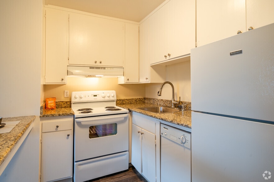 Courtyard Apartments