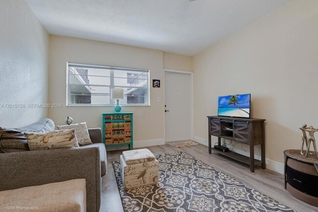 Building Photo - 2539 S Bayshore Dr