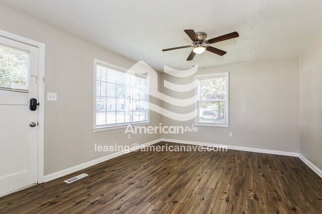 Building Photo - 800 W 51st St