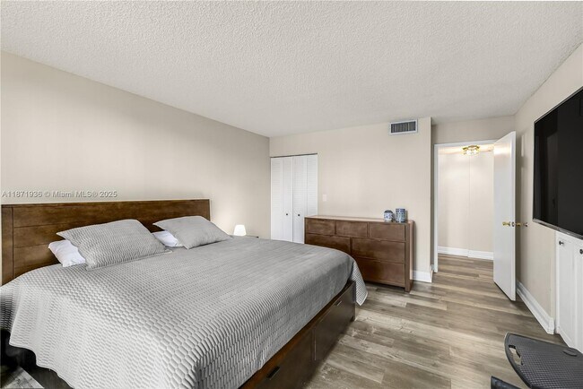 Foto del edificio - 18181 NE 31st Ct