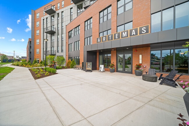 Building Photo - Artemas
