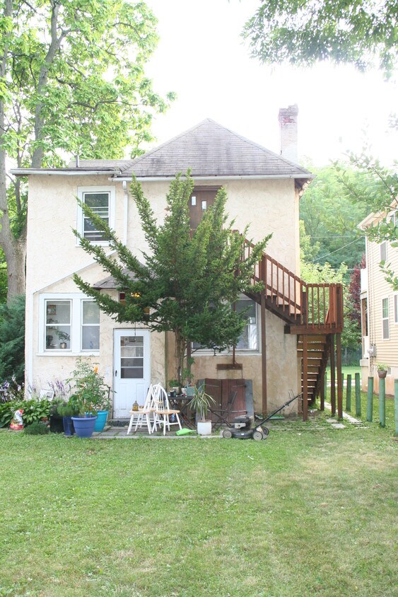 Rear entrance and large private backyard - 109 Locust St