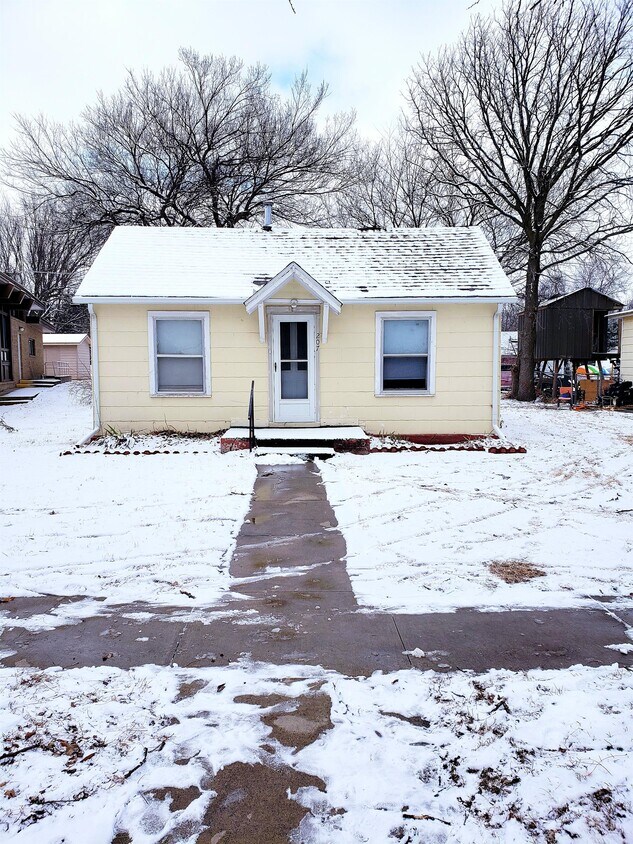 Primary Photo - 207 N Kansas St