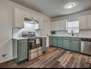 Building Photo - 907 Dakota St