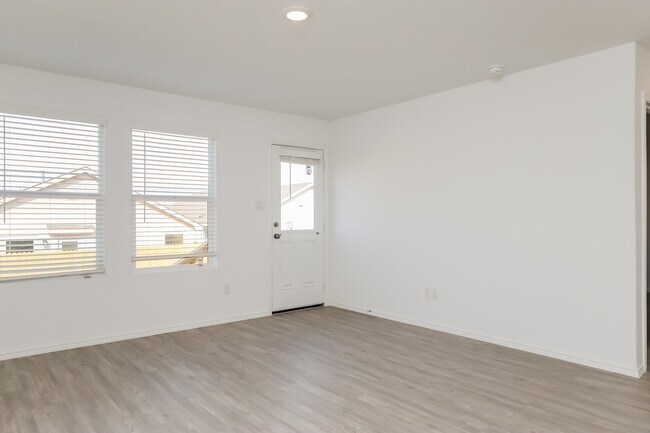 Building Photo - 2831 Millikan Dr