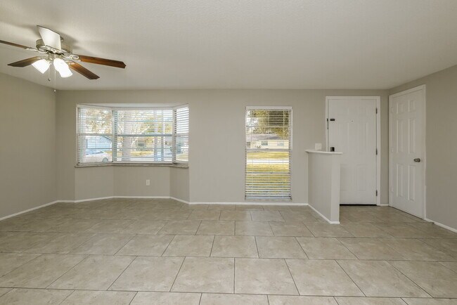 Building Photo - 7906 Woodvale Cir