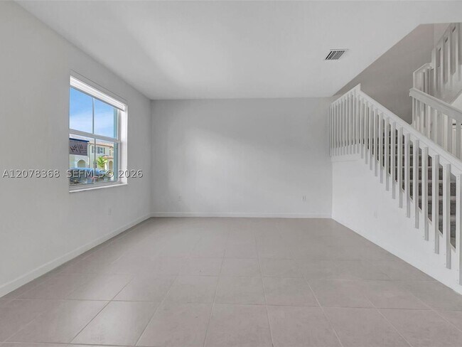 Building Photo - 2574 SE 29th St