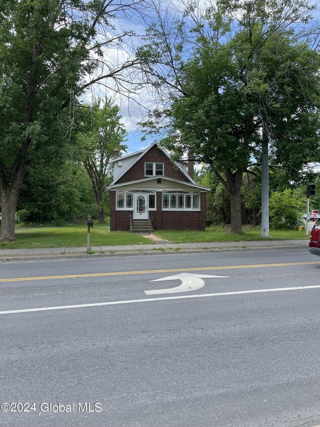 Primary Photo - 52 Main Ave