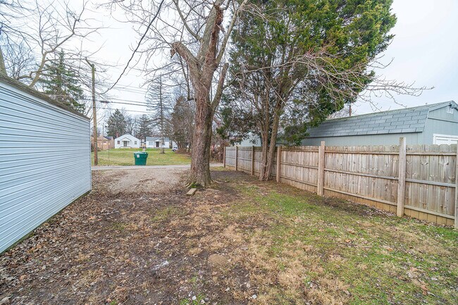 Building Photo - 1069 Fairwood Ave