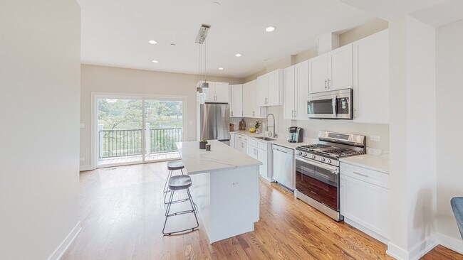 Foto del edificio - 504 Highlands Pkwy