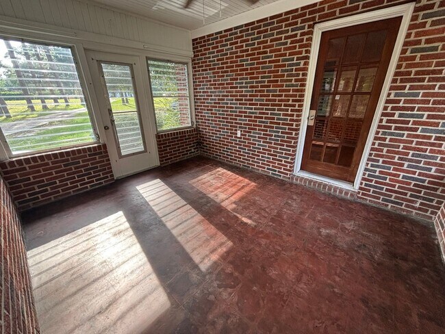 Foto del edificio - FOR RENT