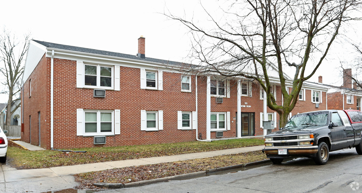 Building Photo - College Avenue