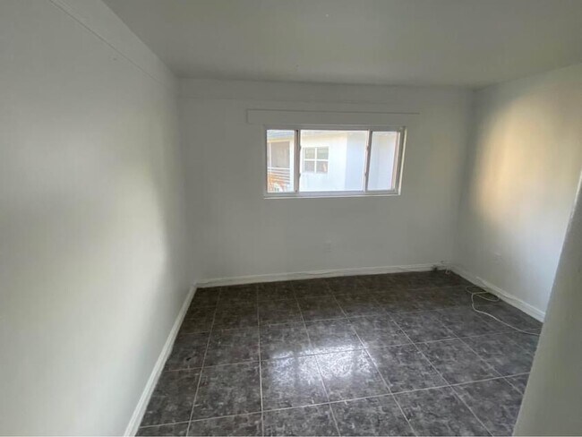Foto del edificio - 6503 Winfield Blvd