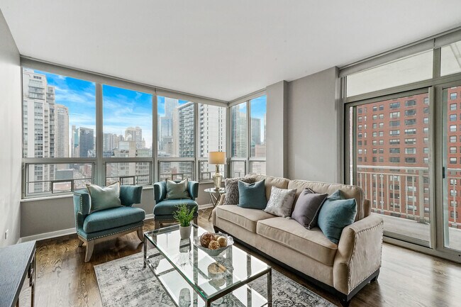 Foto del edificio - 330 W Grand Ave.