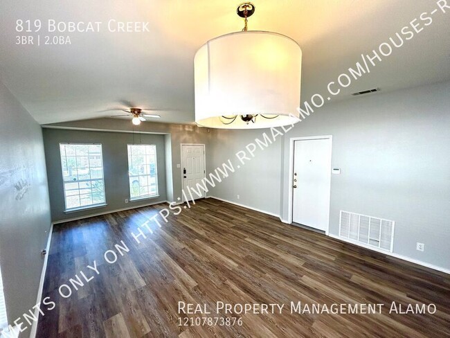 Building Photo - AVAILABLE NOW! 3 Bedroom / 2 Bath Home Nea...