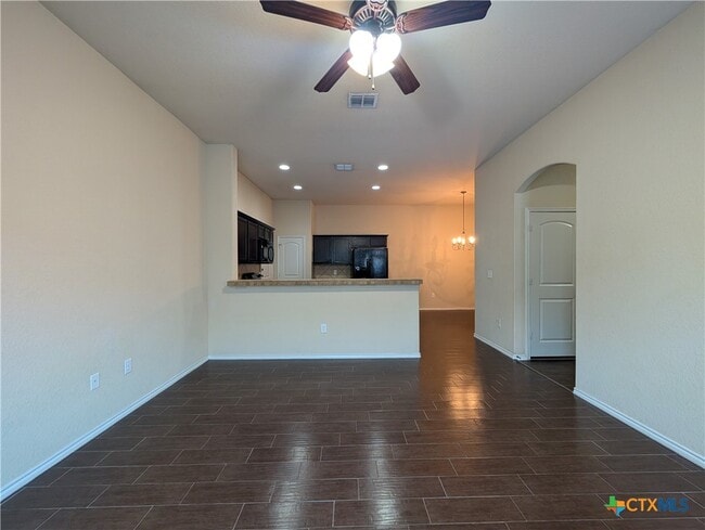 Building Photo - 660 Creekside Cir