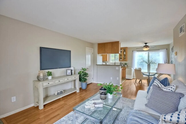 Building Photo - Bright 1BR with Private Balcony, In-Unit Laundry & Pool Access in Central San Diego
