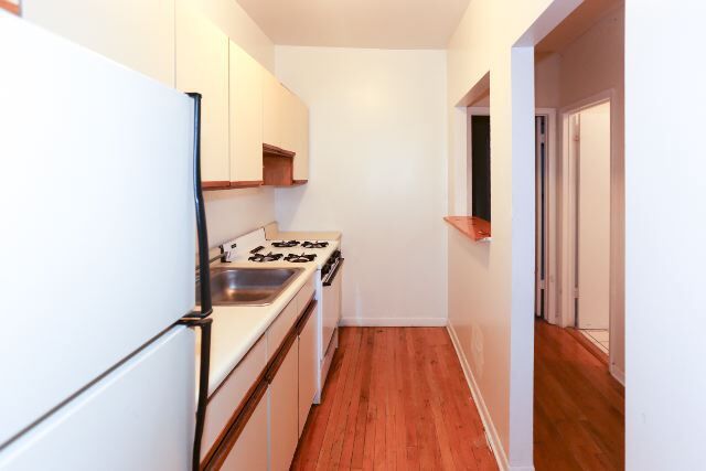 Building Photo - 657 W Cornelia Ave