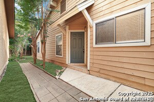 Foto del edificio - 3951 Chimney Springs Dr