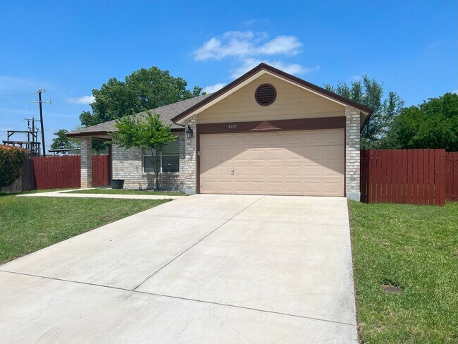 Building Photo - Lovely Ventura rental!