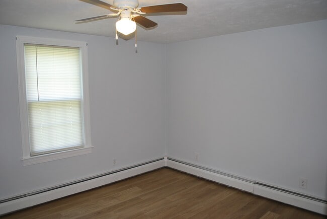 Building Photo - 316 Rollstone Rd