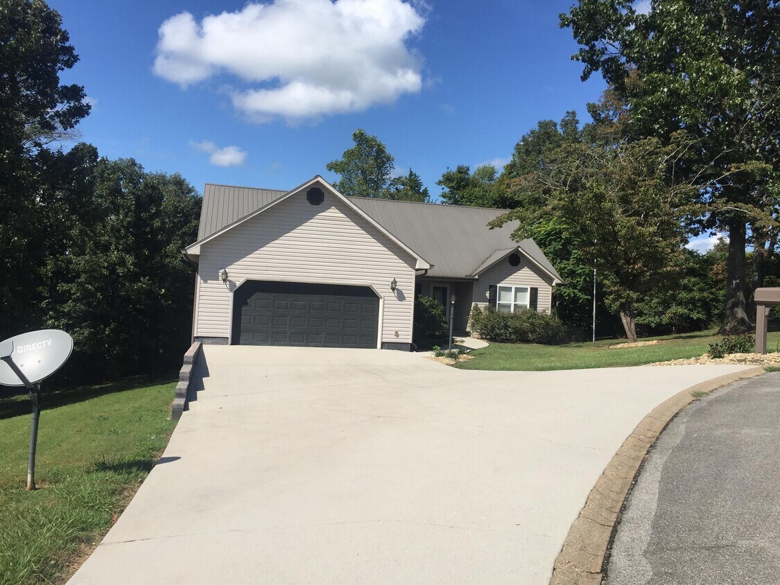 Primary Photo - 177 Uphill Dr
