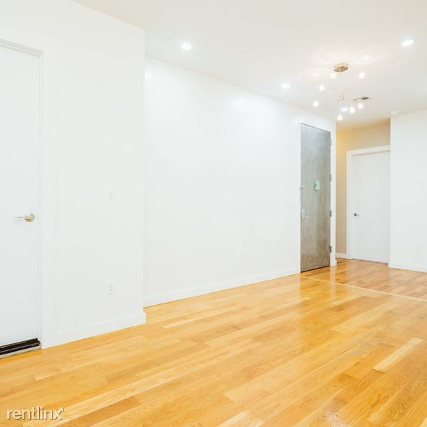 Foto del edificio - 216 Driggs Ave
