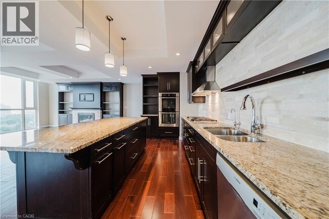 Photo du bâtiment - 191 King St S