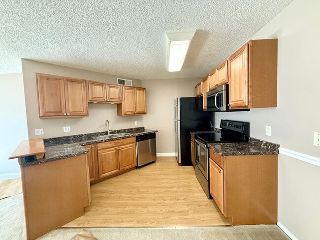 Building Photo - Belleair Village Condo 1/1 Open floor plan