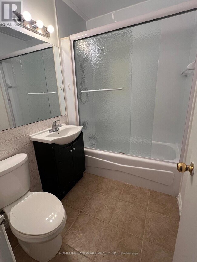 Photo du bâtiment - 49 Addison Crescent