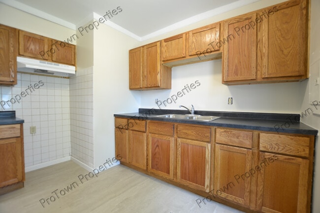 Foto del edificio - 121 Louis Rd